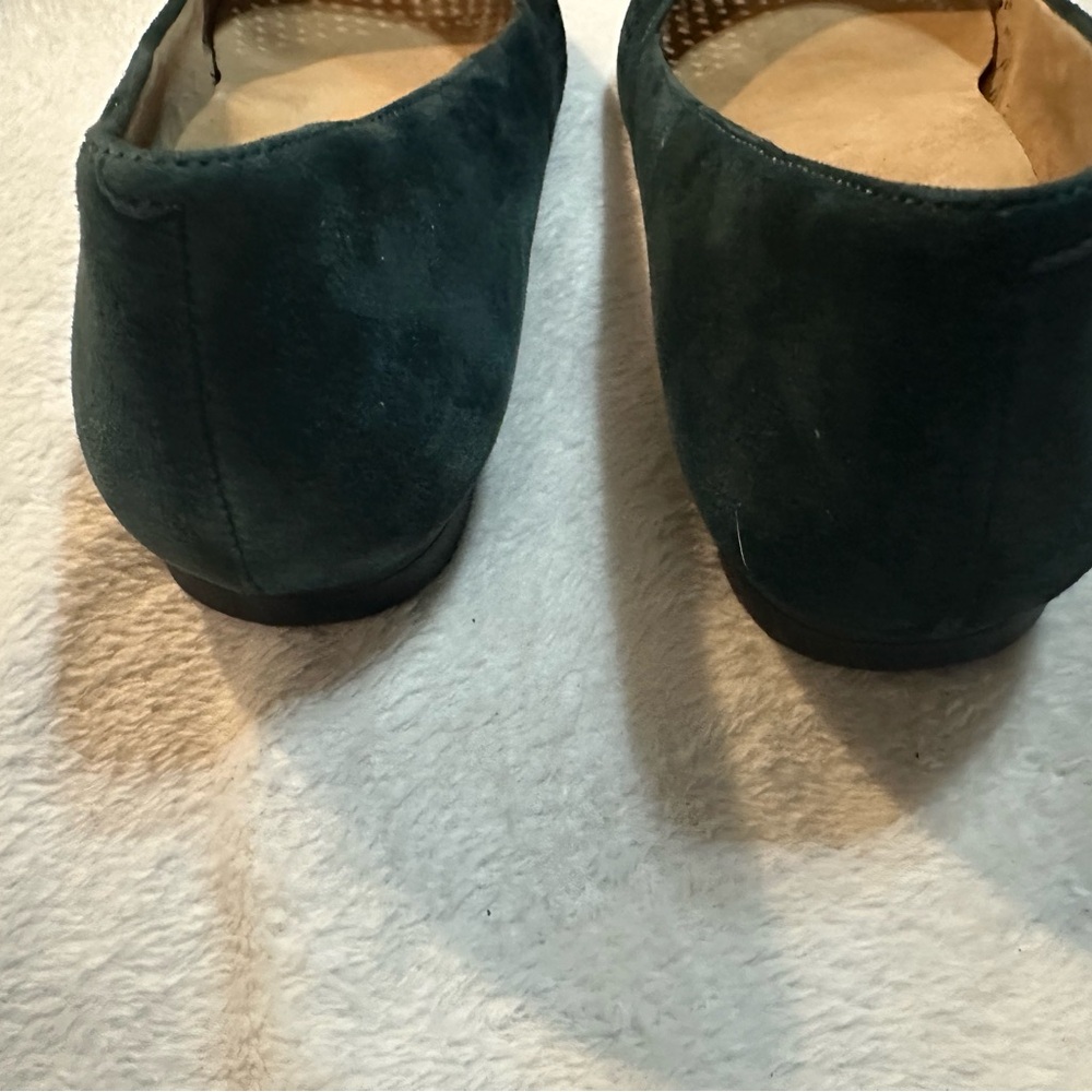 Vionic Women's Dark Green Flats (no shoe box) - Picture 5 of 9